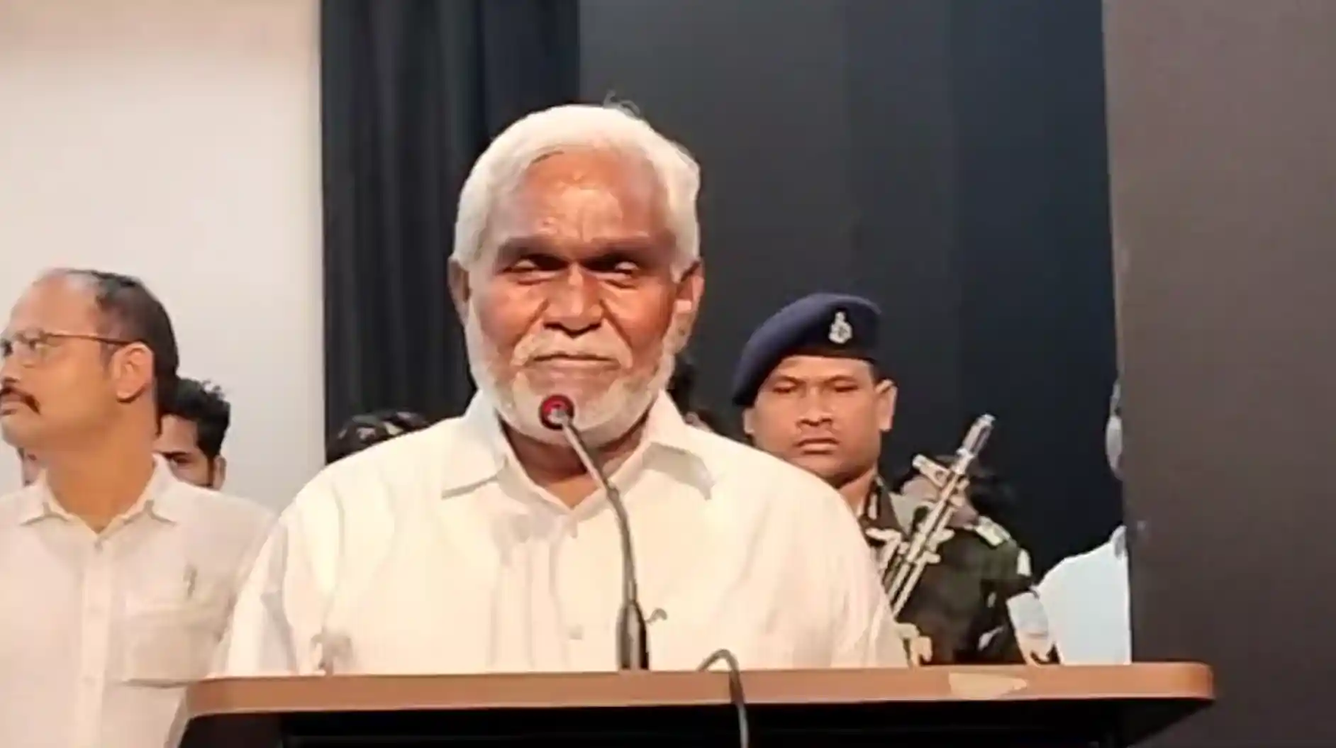 1-webp Former CM receives warm welcome, discusses future plans amid political suspense
