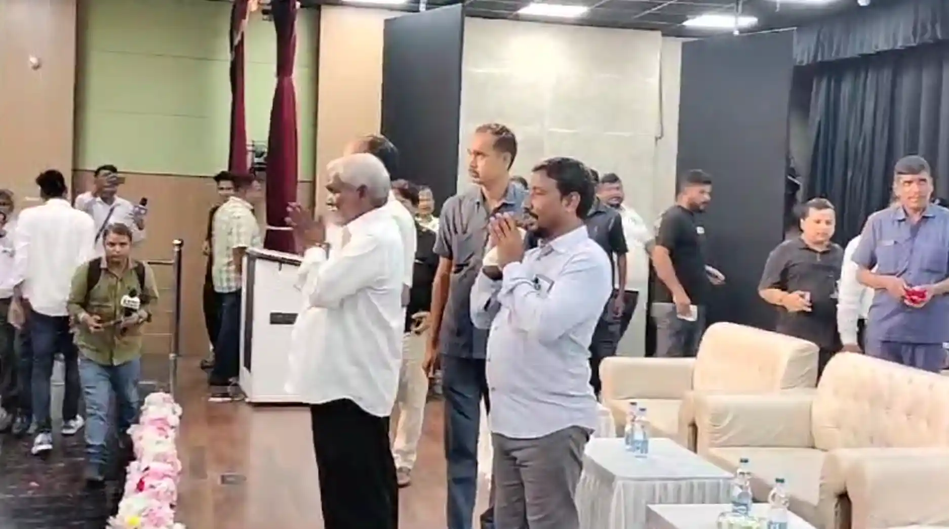 3-webp Former CM receives warm welcome, discusses future plans amid political suspense